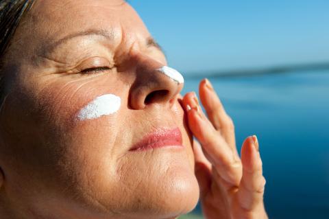 woman applying sunscreen